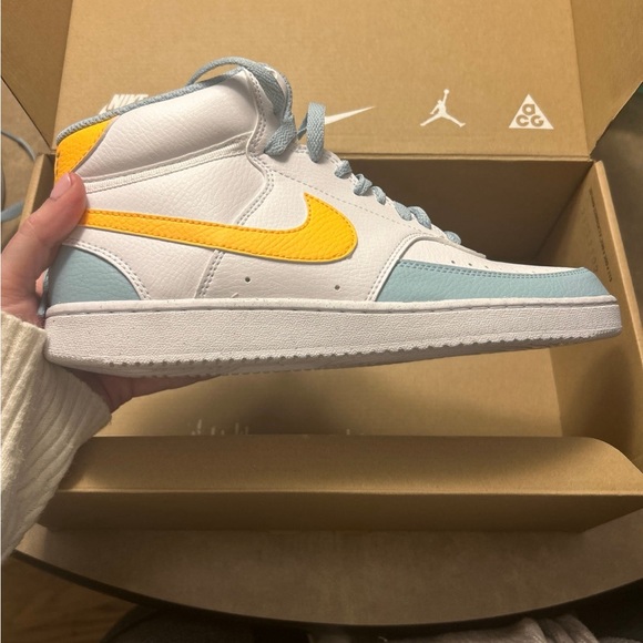 Men’s Nike Court Mids - Picture 5 of 6